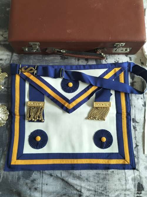 Master mason member masonic apron,gloves,booklet and carry case dont miss out