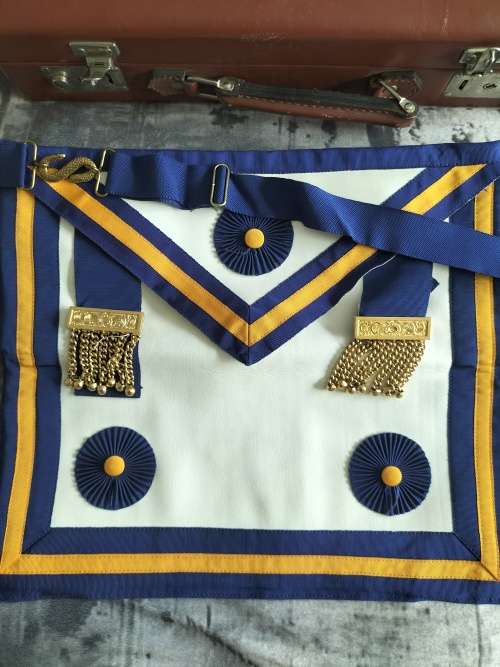 Master mason member masonic apron,gloves,booklet and carry case dont miss out