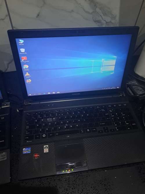 4x Toshiba icore 7 laptops new 500gb hardrive  all for one bid
