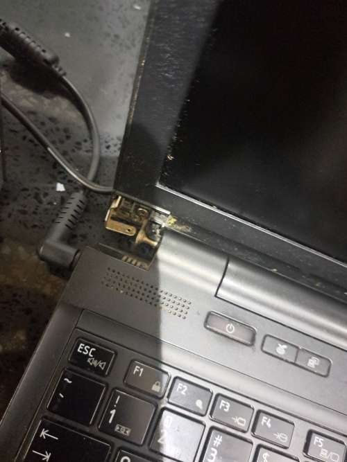 4x Toshiba icore 7 laptops new 500gb hardrive  all for one bid