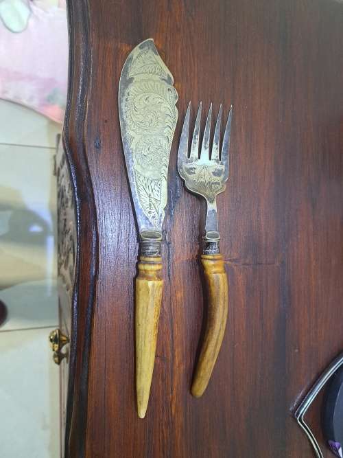 Antique english fish servers extremly old what a beautifull piece