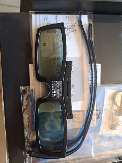Samsung 10x4k 3d glasses and accessories  all for one bid bargain starting at R1