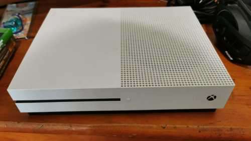 Xbox One S with controller