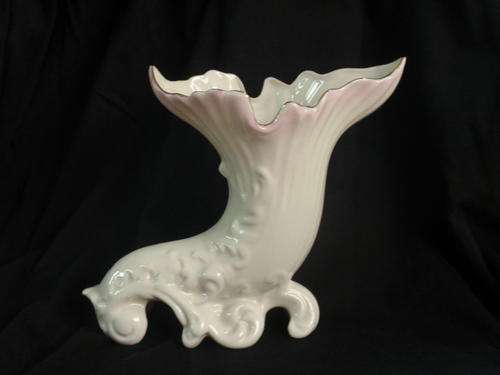 BEAUTIFUL VINTAGE BELLEEK CORNUCOPIA-SHAPED SPECIMEN VASE