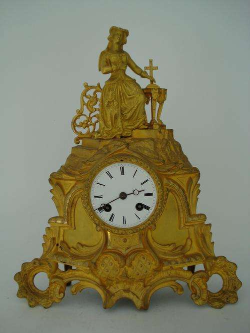 Beautiful French Mantel Clock made around 1820-30. Gilt Bronze.