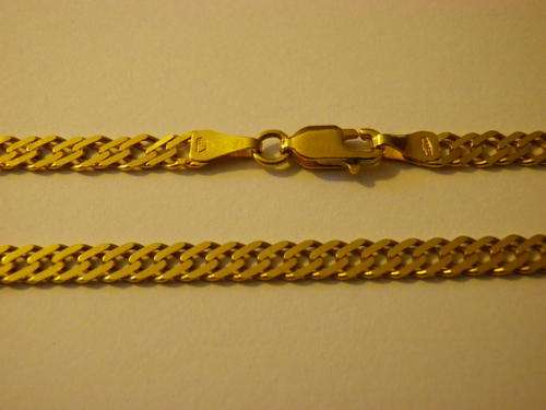 9 carat gold chain 45 cm long.