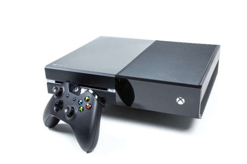 ** Boxed ** XBOX ONE 500GB + TV Remote + Headset + 2 Games Original Accessories