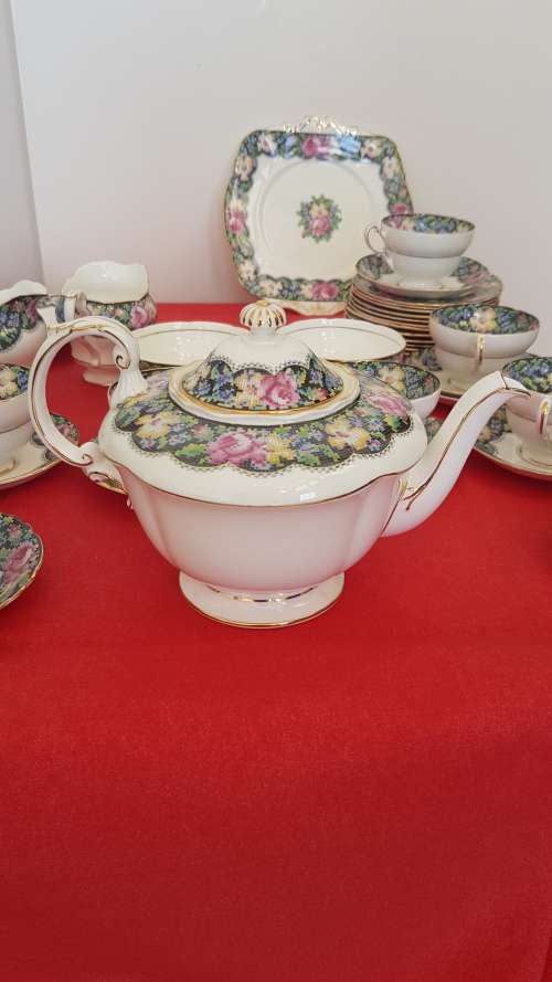 Paragon Gingham Rose Fine Bone China Tea Set