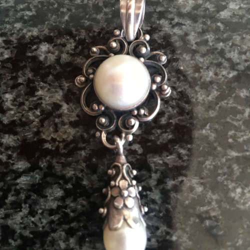 Antique Pearl Droop Pendant