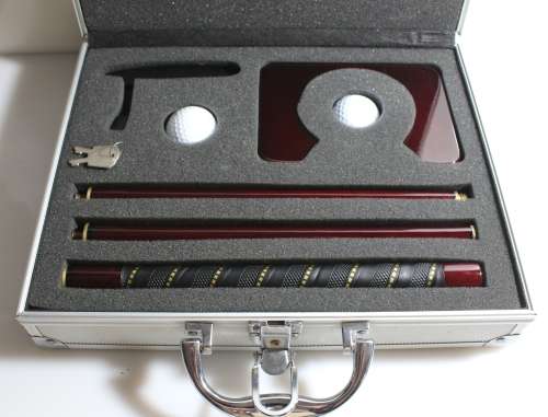 Golf Putting set in aluminium case new/unused