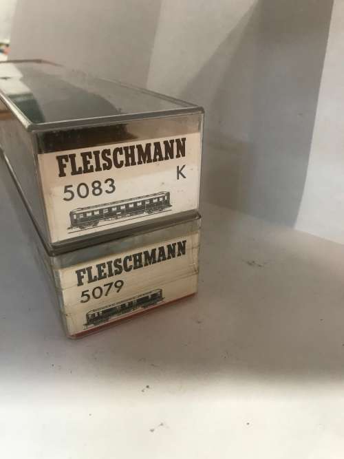 Fleishmann set of two passenger wagons 5083/5079