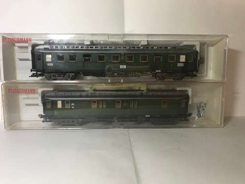 Fleishmann set of two passenger wagons 5083/5079