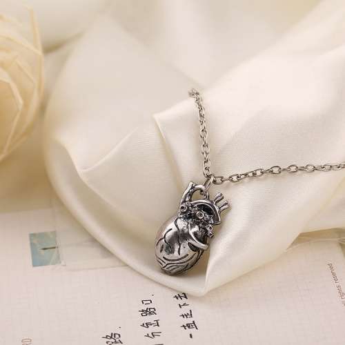 Retro 3D Anatomical Human Hollow Heart Pendant Necklace Sweater Chain