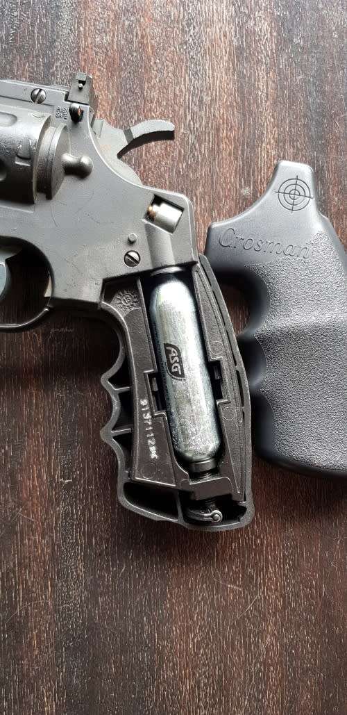 CROSSMAN 10 SHOT REVOLVER ( CO2 gas fired )