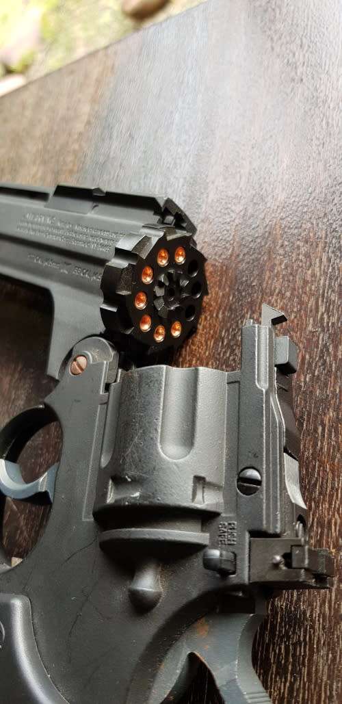 CROSSMAN 10 SHOT REVOLVER ( CO2 gas fired )