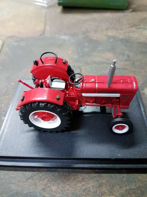 Tractors And The World Of Farming - Issue (131)_IH 624 - 1968