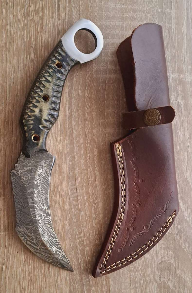 Karambit with Damascus Blade