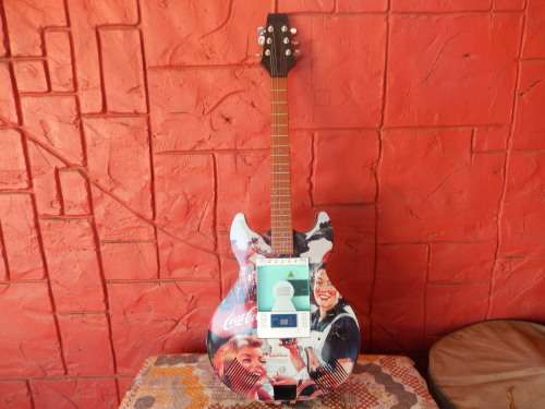 Coca Cola -  Collectors Guitar "" Faulty"""