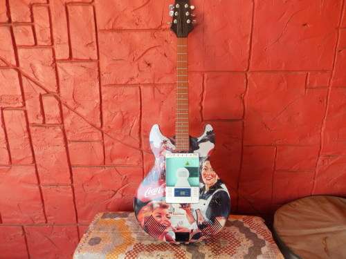 Coca Cola -  Collectors Guitar "" Faulty"""