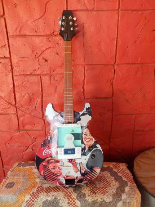 Coca Cola -  Collectors Guitar "" Faulty"""