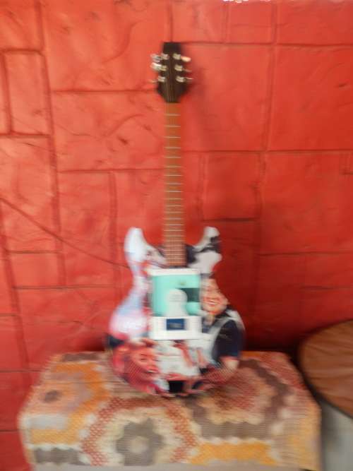 Coca Cola -  Collectors Guitar "" Faulty"""