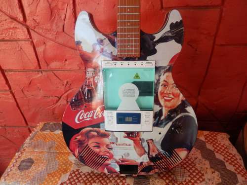 Coca Cola -  Collectors Guitar "" Faulty"""