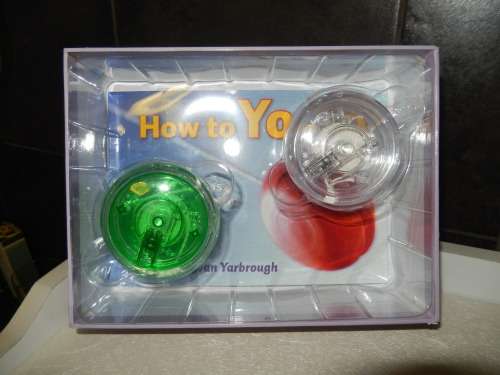Yoyo Tricks  Book & Kit with 2  Flashing Yo-Yos