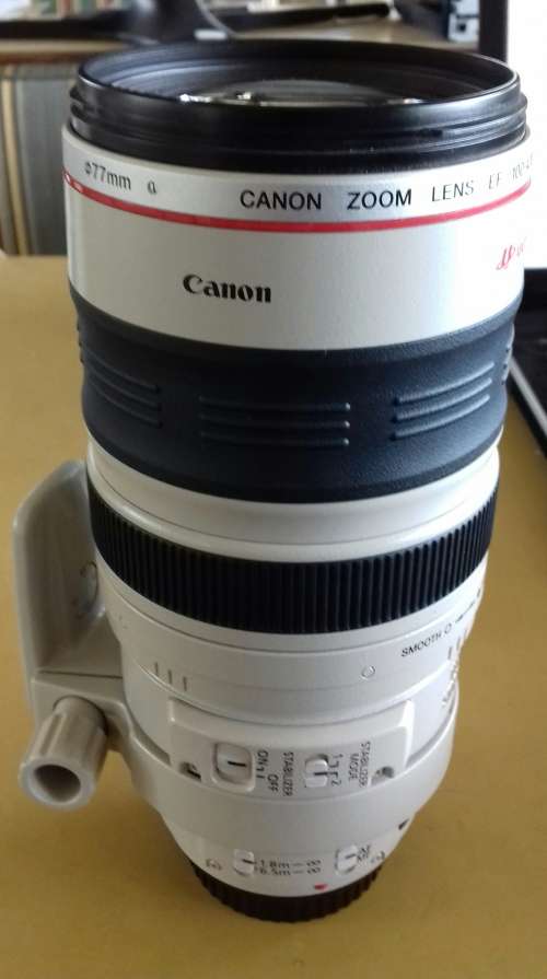 Canon EF 100-400 mm F/4.5-5.6 L IS USM lens as new condition hardly used