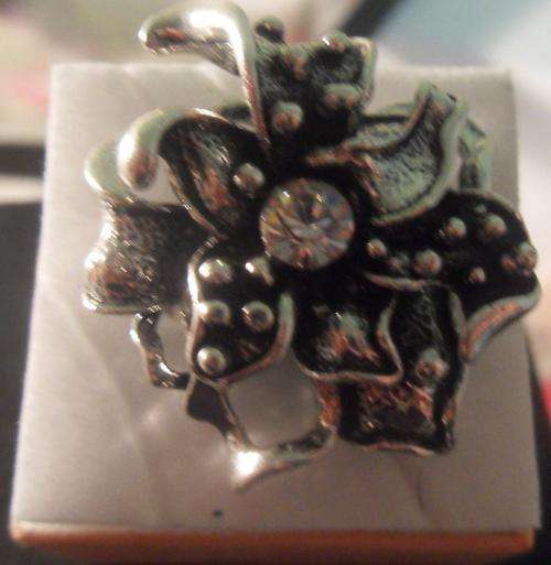 Big flower ring with diamond - size ajustable