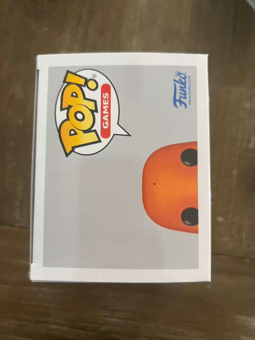 CHARMANDER!!POKEMON!!FUNKO POP!! SUMMER CON EXCLUSIVE!! METALLIC !!