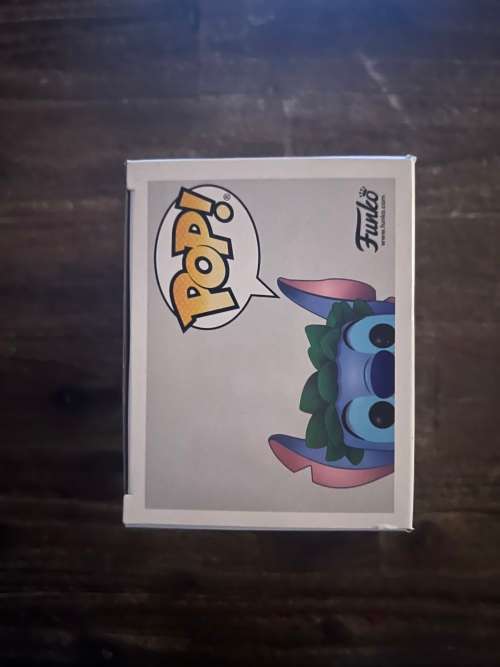 HULA STITCH!!LILO&STITCH!!FUNKO POP!! HOT TOPIC EXCLUSIVE!!