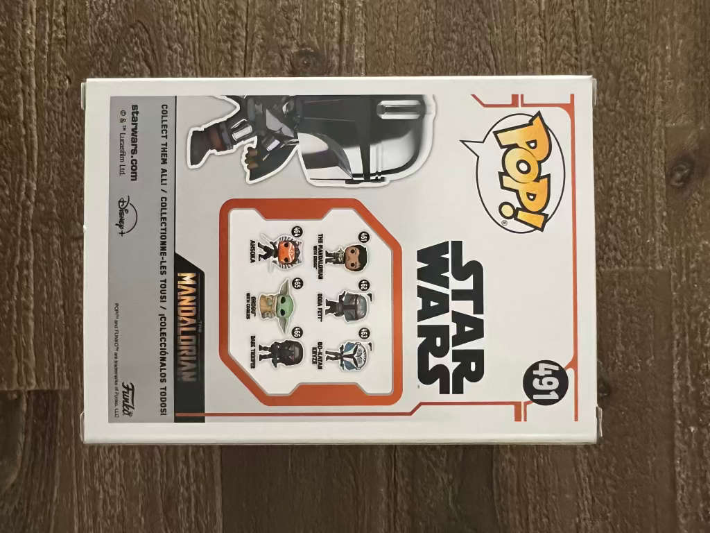 THE MANDALORIAN WITH DARK SABER!!STAR WARS!! FUNKO POP!! BOX WAREHOUSE EXCLUSIVE!! GITD