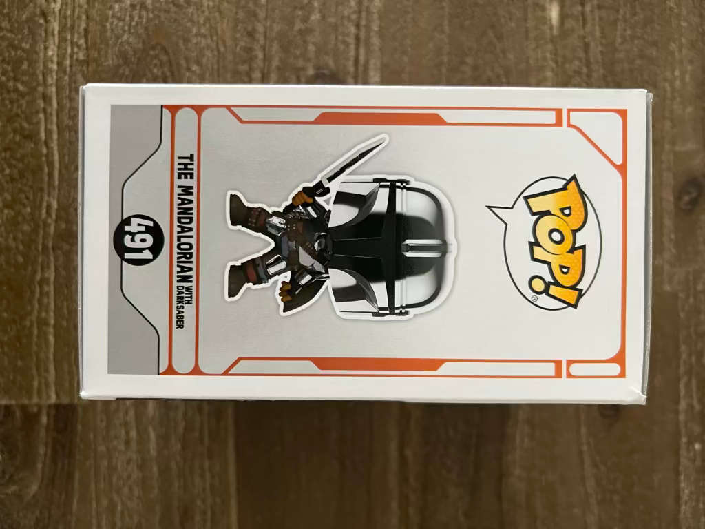 THE MANDALORIAN WITH DARK SABER!!STAR WARS!! FUNKO POP!! BOX WAREHOUSE EXCLUSIVE!! GITD