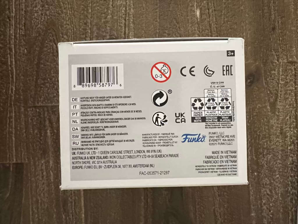 THE MANDALORIAN WITH DARK SABER!!STAR WARS!! FUNKO POP!! BOX WAREHOUSE EXCLUSIVE!! GITD