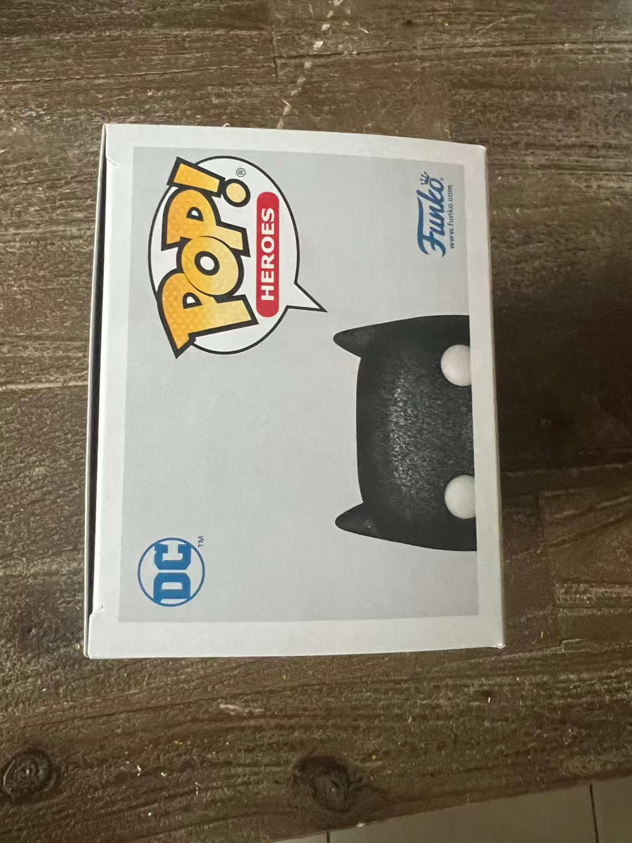 BATMAN!!BATMAN!! FUNKO POP!! DIAMOND COLLECTION!! DC SHOP EXCLUSIVE!!