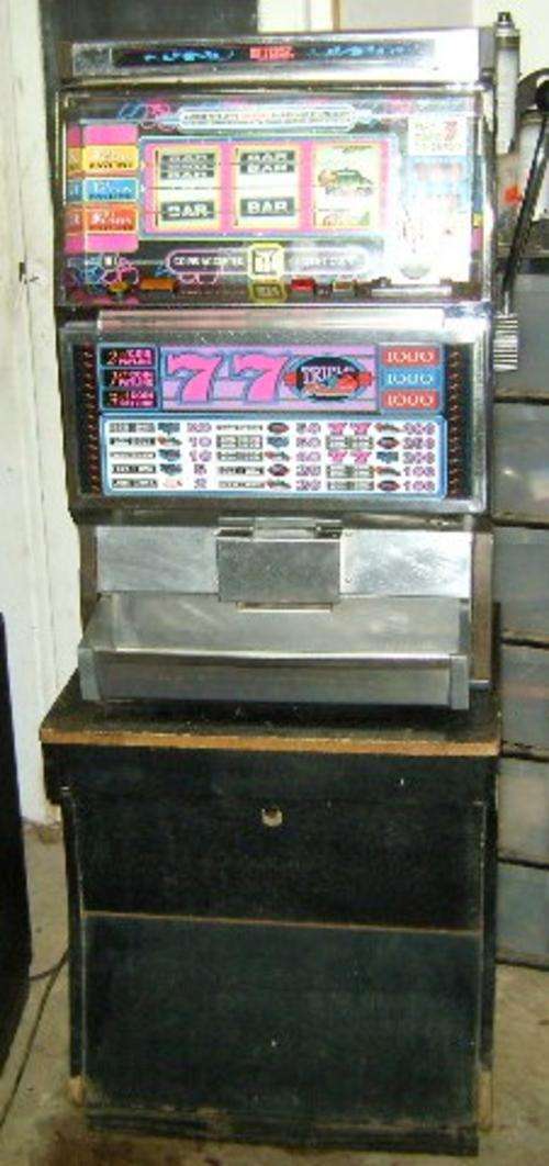 OLD VINTAGE LAS VEGAS ONE ARM BANDITS.