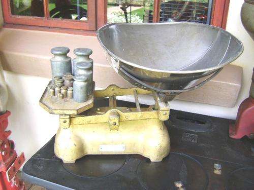 VINTAGE ORIGINAL GREEN GROCER SCALE WITH MASSIVE LOT OF WEIGHTS