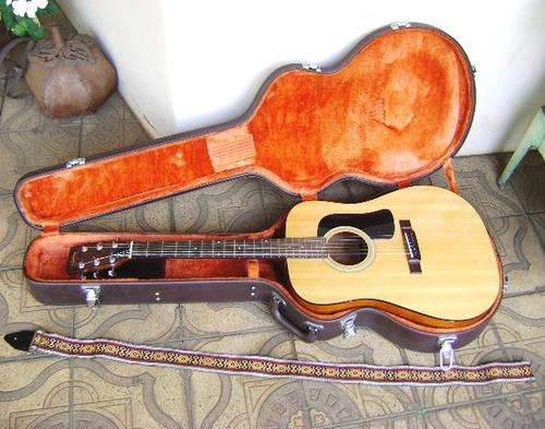 GEORGE WOODBURN D 12 N ACOUSTIC 6 STRING HAND BUILT CHICAGO GUITAR WITH CASE AND SLING STRAP