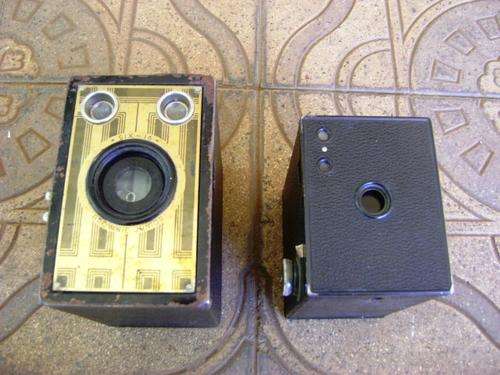 2 X VINTAGE BROWNIE BOX CAMERAS