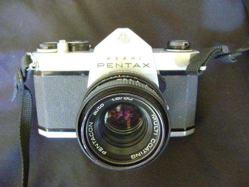 VINTAGE PENTAX SP 1000 35 MM CAMERA IN WORKING CONDITION.