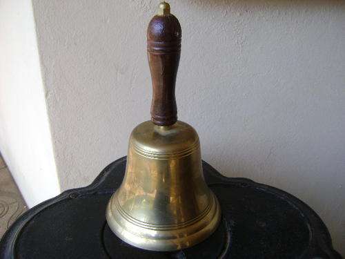 LARGE SCHOOL LIKE BRASS HAND BELL