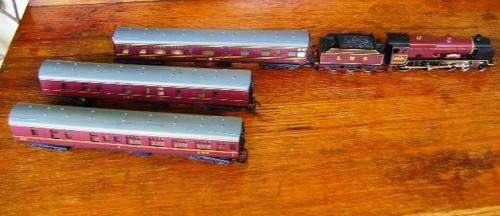 HORNBY O/O GAUGE  DUKE OF SUTHERLAND LOCO, MOTORIZED TENDER AND DINING CAR, GUARD CAR AND COACH