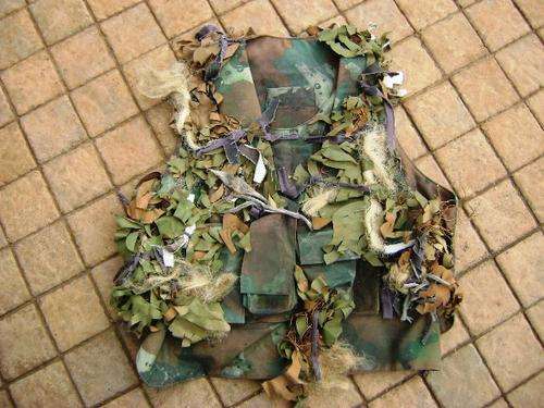 TACTICAL/HUNTING CAMOUFLAGE HEAVY DUTY VEST POCKETED FOR PLATES FRONT AND BACK.