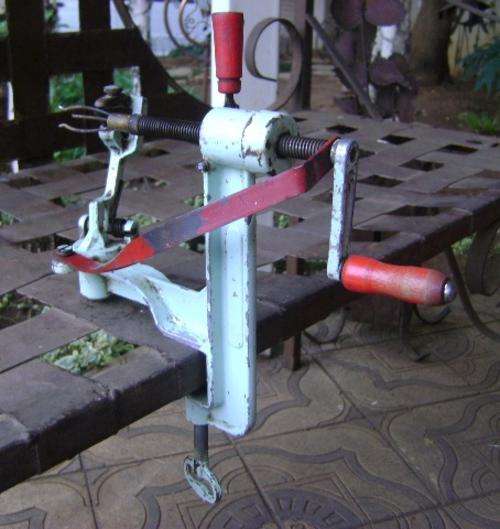 OLD SWING-IT PEACH PEELER