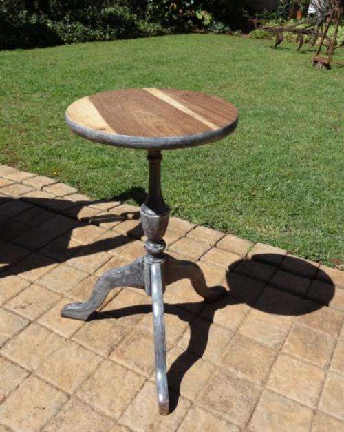 VINTAGE SIDE TABLE NEEDS PAINT REMOVAL