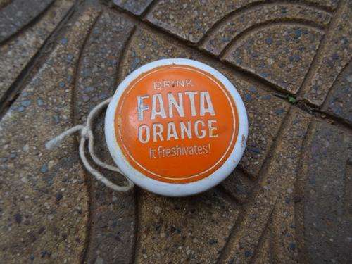 DOUBLE SIDED INVERTED EMBOSSED COCA COLA/FANTA YOYO.