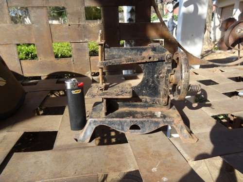 VINTAGE SEWING MACHINE FOR DISPLAY