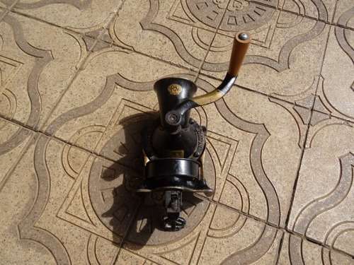 VINTAGE SPONG ENGLAND NO 2 COFFEE GRINDER