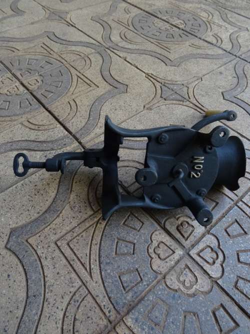 VINTAGE CAST IRON SPONG NO 2 COFFEE GRINDER