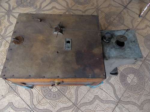 ANTIQUE CHICKEN/DUCK EGG SELF REGULATING PARAFFIN INCUBATOR